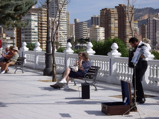 benidorm-street-musician-by-leumas-1974-via-flickr-512x384.jpg