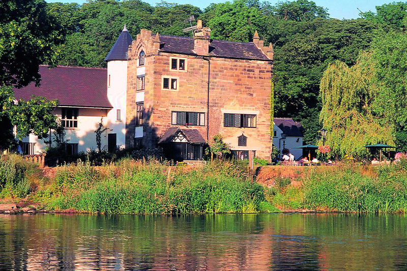 Derbyshire: Historic Hotel